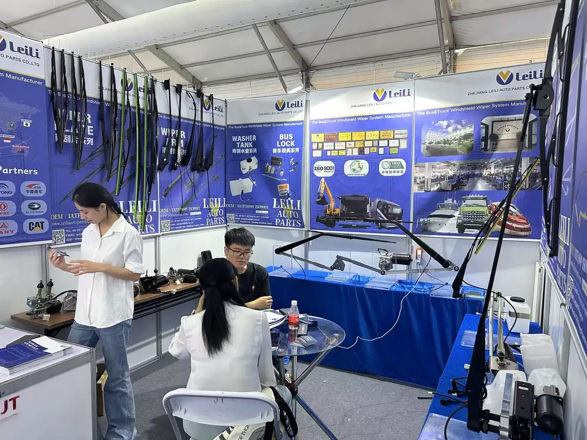 LEILI staff reviewing bus wiper system layout with a customer at Booth 8D20